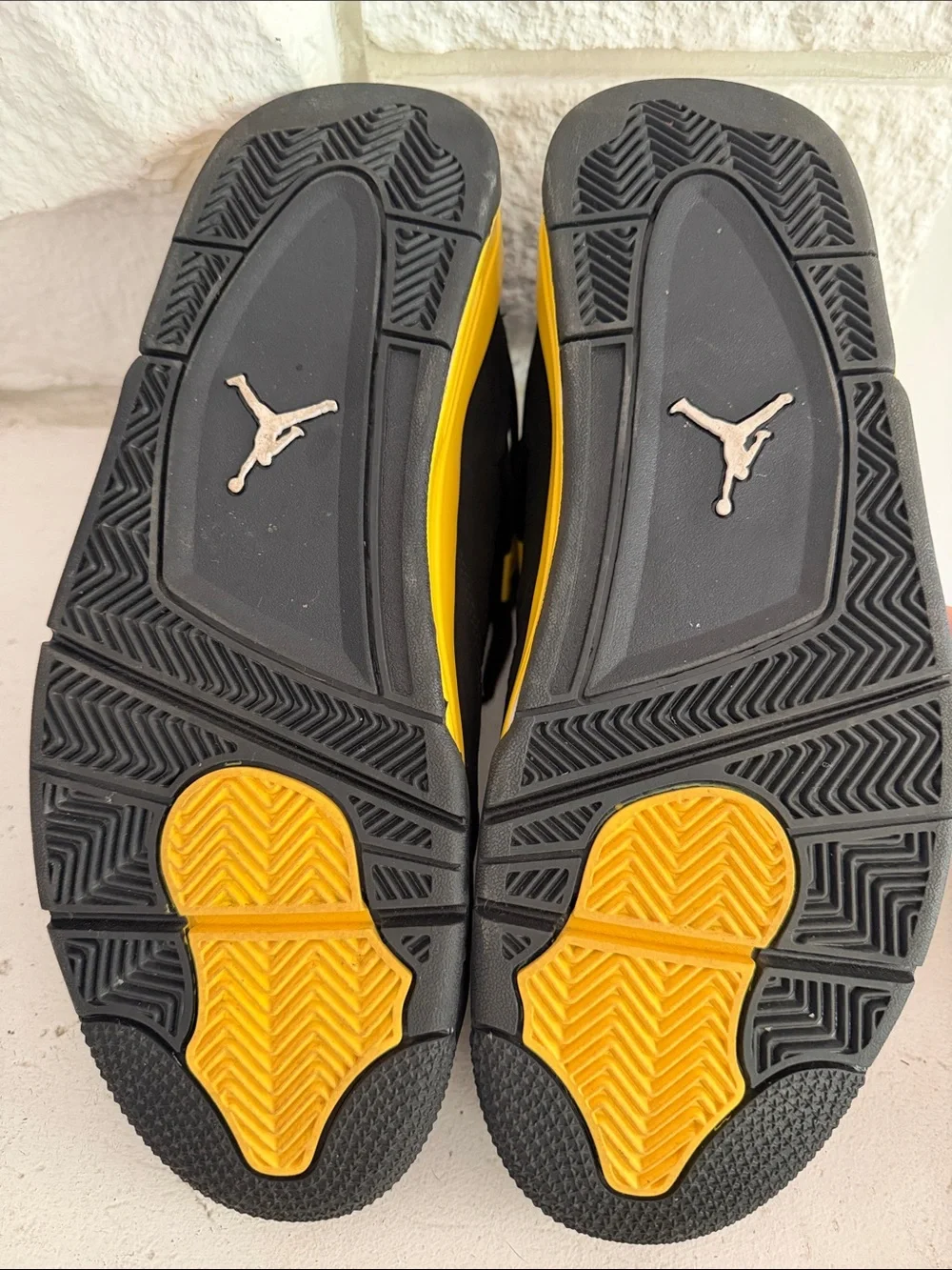 Air Jordan 4 Retro [Men’s Black and Yellow Retro High-Top Sneakers]
